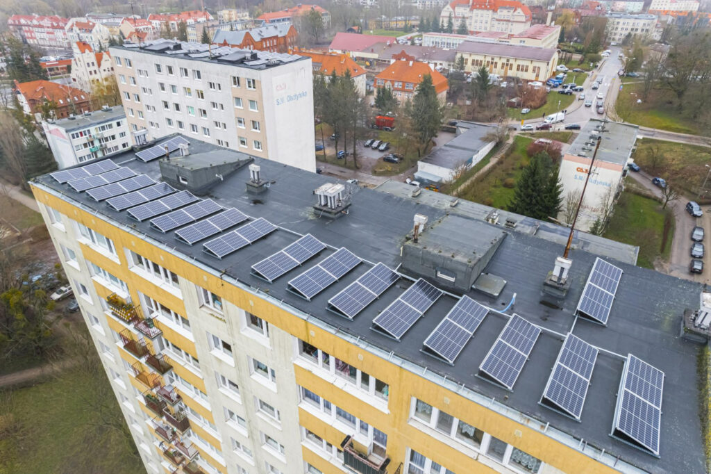 Obowiązkowa fotowoltaika w budynkach – od kiedy i kogo obejmie Przewodnik po dyrektywie EPBD