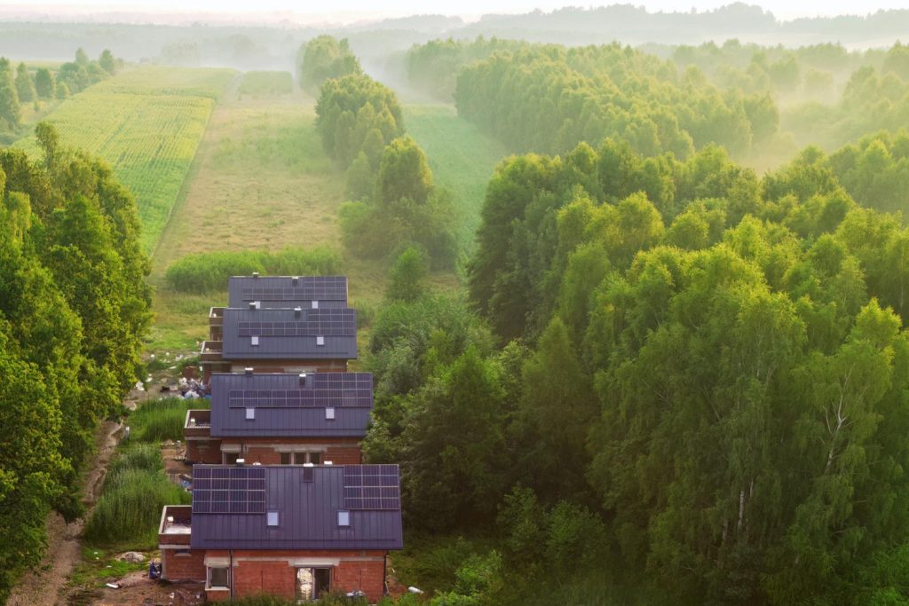 Rząd zaostrza przepisy dla magazynów energii. Nowe limity i wymogi mogą utrudnić rozwój fotowoltaiki